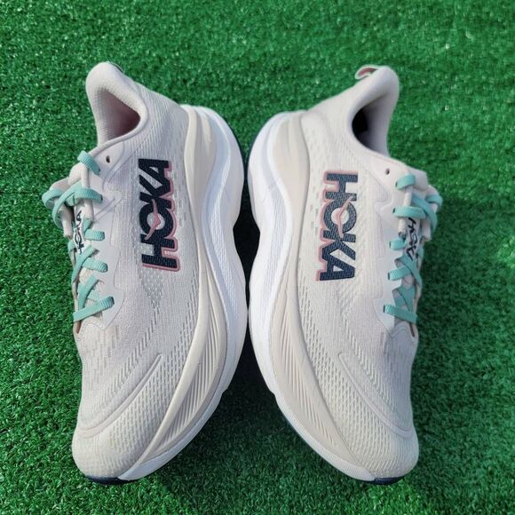 Hoka One One Skyflow - Women's running shoes - Size 8.5B - Picture 8 of 11